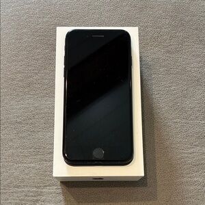 Apple iPhone 7 with Front Home Button (Black)